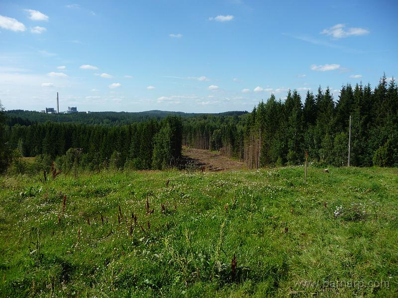P1080111.JPG - Än så lämge är den gröna kullen kvar bakom Lillängen.