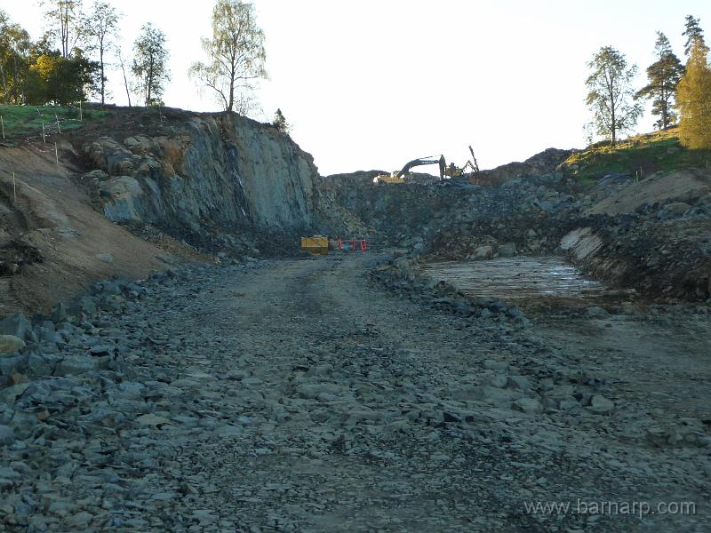 P1080221.JPG - Nu kan man se hur djupt ner vägen kommer