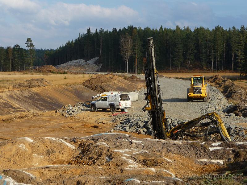 P1080243.JPG - Nu är vi inne i oktober och vägen börjar ta form även öster om Lovsjövägen