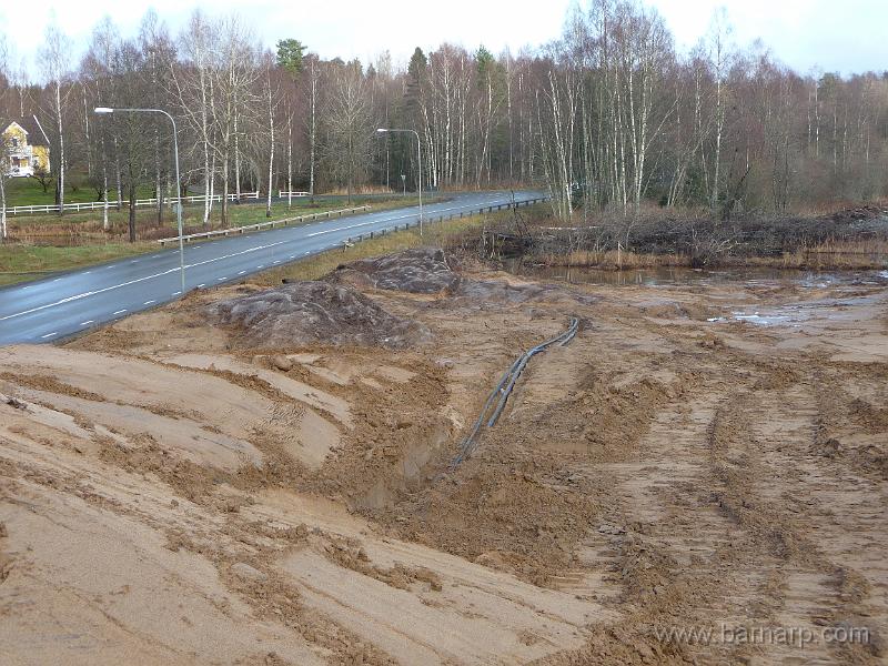 P1080338.JPG - Nu är arbetet på gång väster om Kråkeboån, det kommer att krävas lite sprängningsarbeten även här.