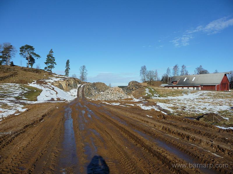 P1080609.JPG - Fotfarande återstår den en hel del sten att flytta på både väster om och...