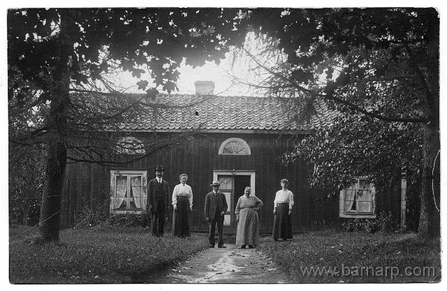 ostergardet_flahult_gustavsson.jpg - Östergärdet Flahult med familjen Gustavsson