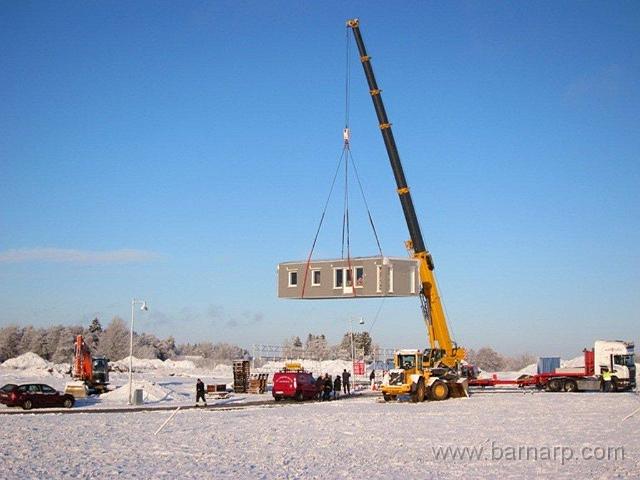 51_forsta_huskroppen_lyfts_pa_plats.jpg - Första huskroppen lyfts på plats