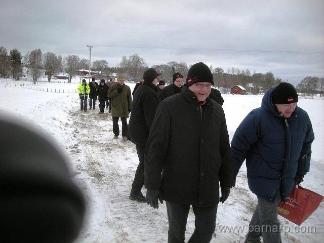 besoksgruppen.jpg - Besökarna på ingång för att bevittna första spadtaget (14 dec 2010)